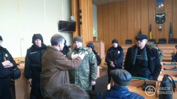 В Славянске отменили совещание горсовета из-за очередного появления банки с надписью «Ртуть»