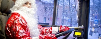 "Троллейбусный" Дед Мороз и бесплатный проезд. Как кременчугский пассажирский транспорт будет работать на Новый Год