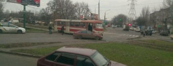 В Запорожье машина врезалась в трамвай, - ФОТО