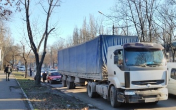 На Пушкинской произошло столкновение автомобиля с грузовиком