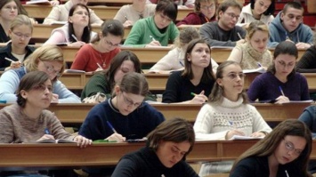 Правительство Венгрии выделило стипендии для украинских студентов