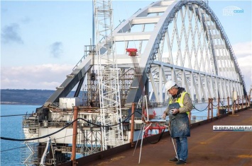 Открылась выставка картин о строительстве моста через Керченский пролив