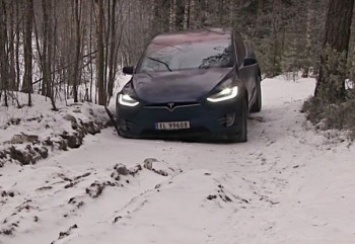 Кроссовер Tesla Model X не справился с норвежским бездорожьем (видео)