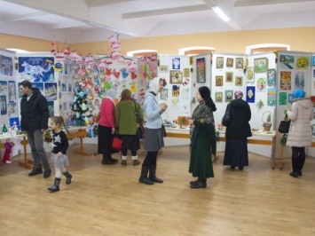 В Сумах открылась Рождественская выставка детского художественного творчества
