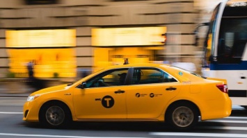 Новый год 2018: когда выгодней заказывать такси