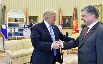 Украинский журналист рассказал, почему фото рукопожатия Трампа с Порошенко - фотошоп