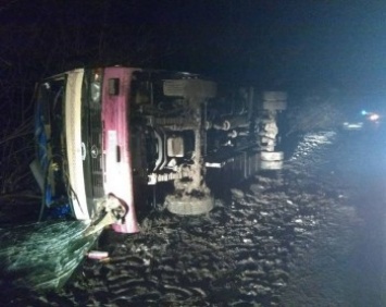 Под Киевом перевернулся автобус с пассажирами, 13 пострадавших