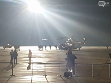 В Харькове приземлились вертолеты с освобожденными военнопленными на борту (ФОТО)