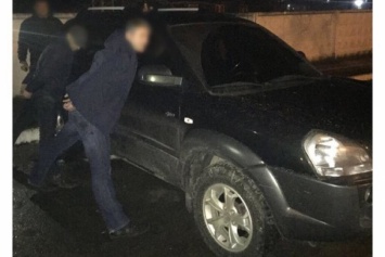 Под Киевом вооруженные иностранцы ограбили мужчину