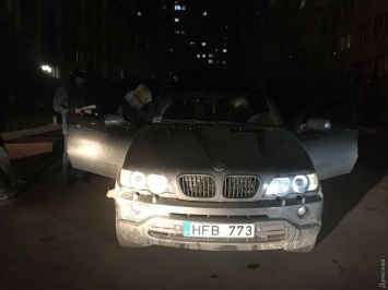 В Одессе бандиты на «БМВ» ради выкупа похитили женщину: их оперативно задержали