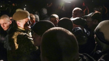 В "Борисполе" приземлился самолет с освобожденными заложниками