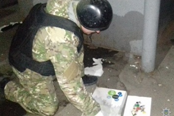 Мужчина с муляжом взрывчатки грабил ломбарды в Запорожской области