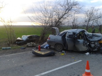 В результате лобового столкновения Skoda Octavia и ВАЗ-2110 в Бахчисарайском районе погибла пассажир ВАЗа (ФОТО)