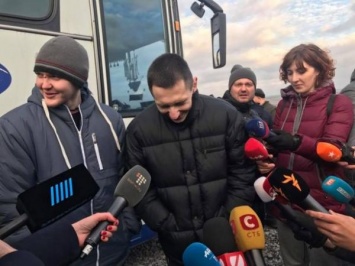 Освободившимся из плена заложникам выплатят по 100 тыс грн