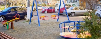 60 новых скамеек, 5 спортивных и детских площадок появилось в Черноморске в 2017 году