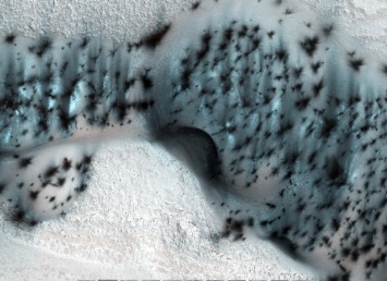 NASA опубликовало снимки зимнего Марса