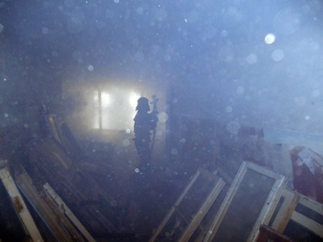 В Новой Каховке горело заброшенное здание больницы