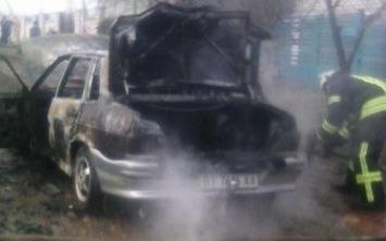 В Чернобаевке сгорел автомобиль. Хозяин госпитализирован