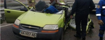ДТП под Киевом: водителя вырезали из разбитого авто (ФОТО)