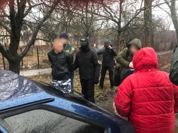 На границе с Венгрией задержан пограничник, помогавший контрабандистам провозить сигареты