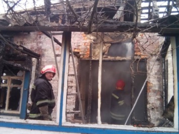 В Черкасской области во время пожара в доме погибли пожилые супруги и их сын