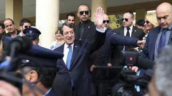Кипр переизбрал президента
