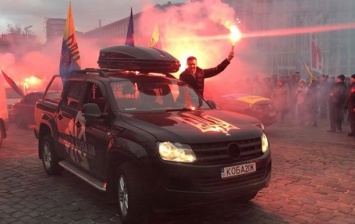 "Порошенко должен уйти в отставку". Появились фото поездки сторонников Михо к дому Порошенко