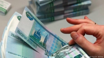 Почему россияне не торопятся нести деньги в банк