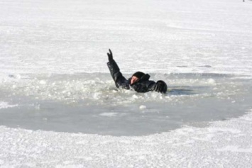 В Запорожской области рыбак провалился под лед и утонул