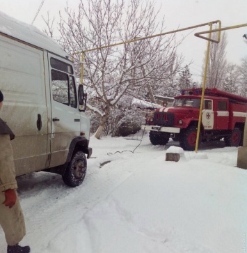 В Одесской области спасатели вытащили из снежных заносов четыре грузовика
