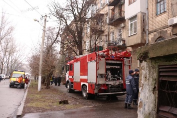 В центре Николаева в жилом доме произошло короткое замыкание и пожар: эвакуированы жители