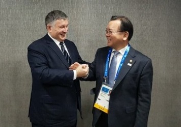 Переговоры о безвизе и взаимном признании водительских прав Украины и Кореи подходят к завершению - Аваков
