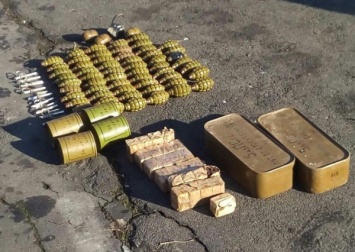 Бойцы полка Днепр-1 обнаружили хранилище боеприпасов (ФОТО)