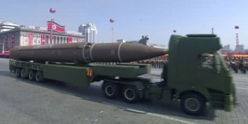 На параде в КНДР показали новые межконтинентальные баллистические ракеты