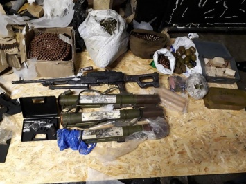Два крупных тайника с оружием обнаружены в Днепропетровской и Винницкой областях (ФОТО)