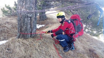 Спасатели эвакуировали трех туристов с опасного участка горы Ай-Петри