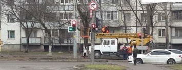 В Одессе необычный светофор сам будет решать, когда ему включаться (ФОТО)