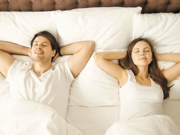 Десять поз, в которых спят пары: что это говорит о ваших отношениях?