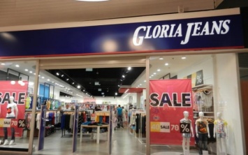 Херсонцы устроили протест у магазина "Gloria Jeans"