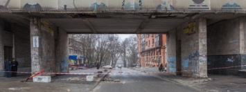 В центре Днепра обрушилась бетонная арка
