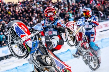 Сборная России взяла золото на чемпионате мира по мотогонкам на льду