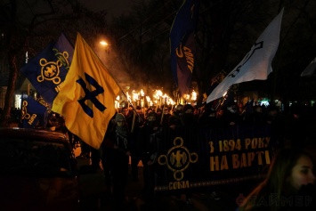 Опубликованы фото Марша правых традиций с факелами по улицам Одессы