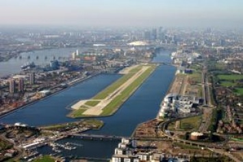 Бомба в Темзе: в Лондоне закрыли аэропорт