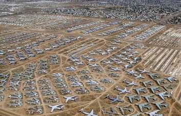 База-кладбище в американской Аризоне, где тысячи самолетов ждут своего часа