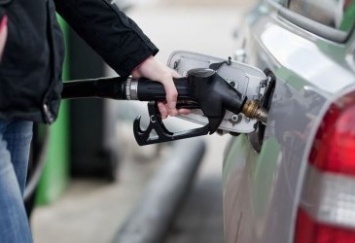 На некоторых АЗС снизили цены на топливо