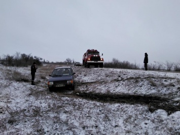 В Запорожской области водитель слетел в кювет на скользкой дороге