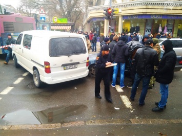 В Одессе КОРД расстрелял авто преступника с черными пакетами. Фото и видео