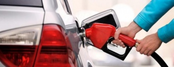 Украинские заправки за выходные снизили цены на бензин