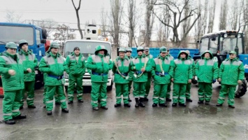 Одесский "Горзелентрест" закупил униформу для работников, занимающихся обрезкой и спилом деревьев: чтобы не путали