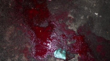 В Киеве возле метро мужчина с ножом напал на людей